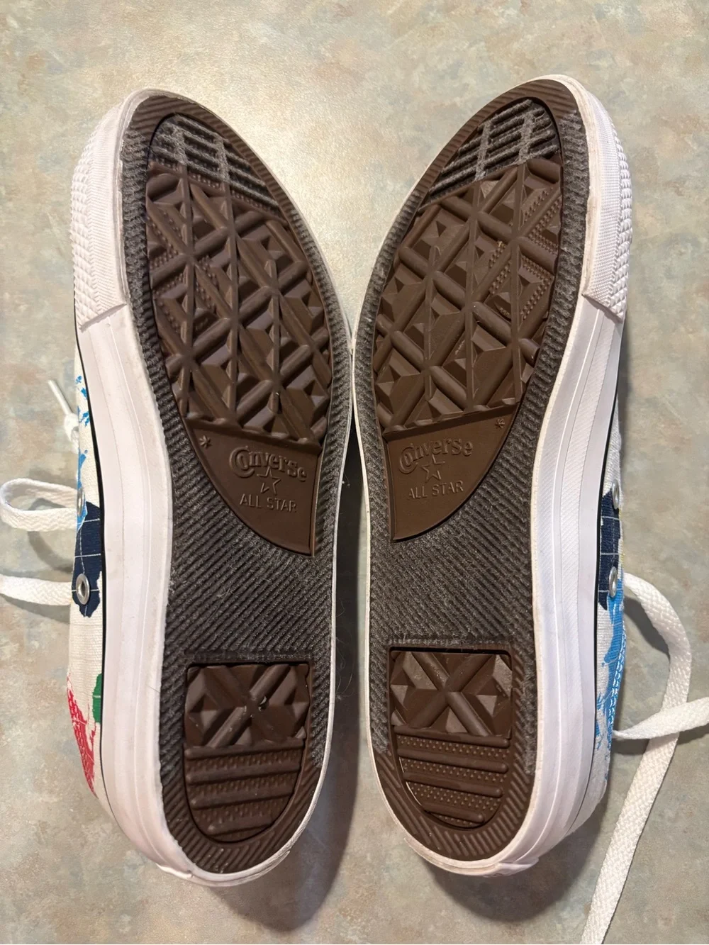 Converse Chuck Taylor All Star World Traveler low-top sneakers, kid size 3.